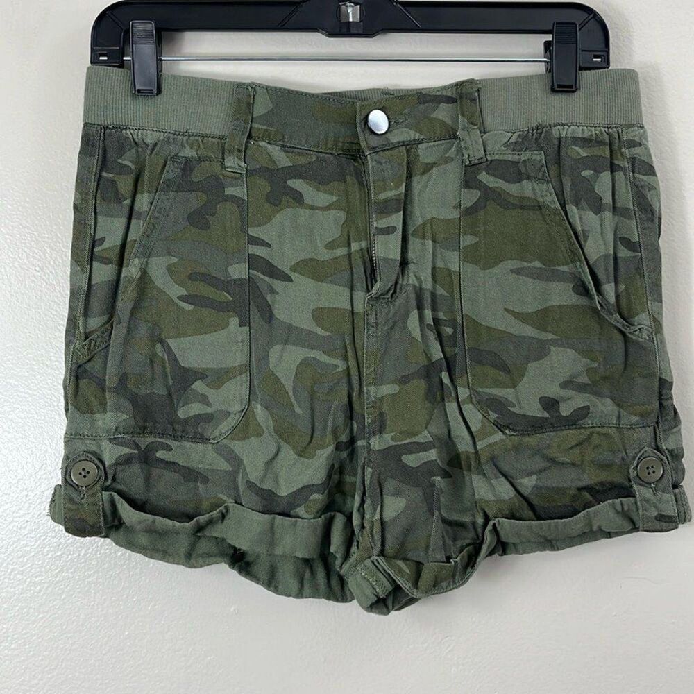 Knox Rose camo shorts women’s size small
